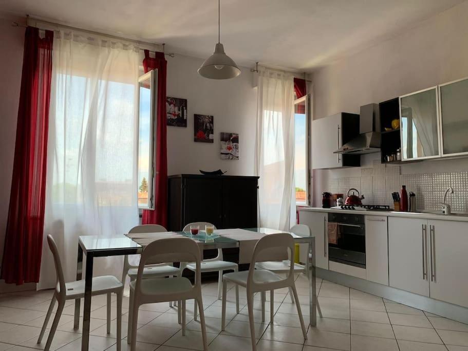 Appartamento Incantevole A Parma Luaran gambar